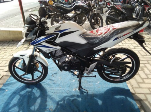 CB150R