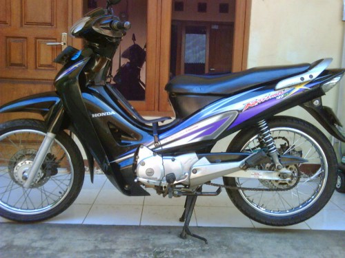 Modifikasi-Honda-Karisma-X-125-modifikasi-honda-karisma-terbaru-9678-.DaftarBHargaBMotorBHondaBBeat