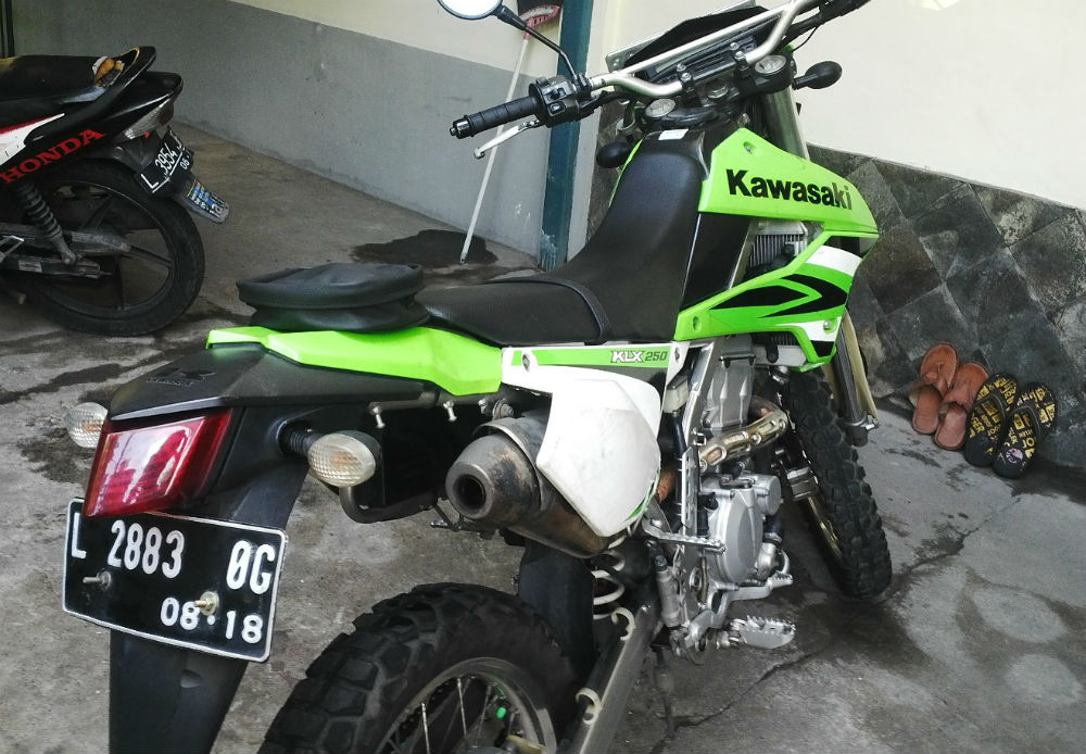 klx 250 tampak belakang