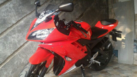 di jual motor yamaha R15 warna merah mulus