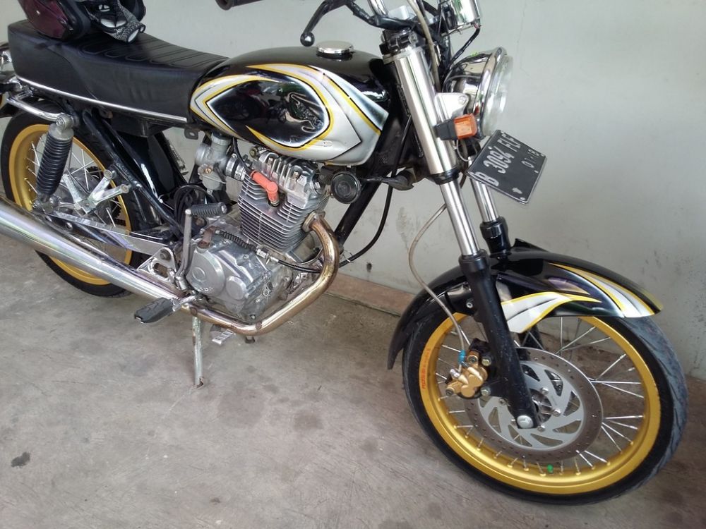 honda_cb_100_basic_neo_tech_2349226_1429499958