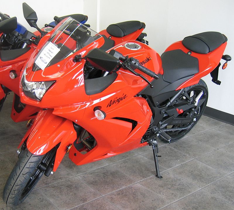 800px-2009_Kawasaki_Ninja_250R_EX250-J_05