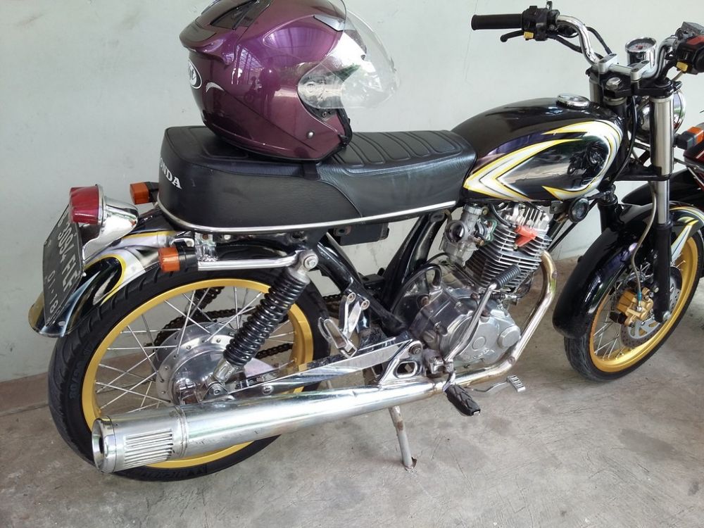 honda_cb_100_basic_neo_tech_2349226_1429499971