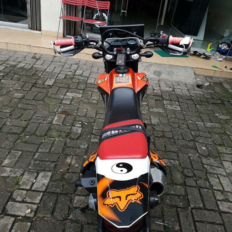 kawasaki_klx_150_orange_tahun_2016_istimewa_9161553_1476432416