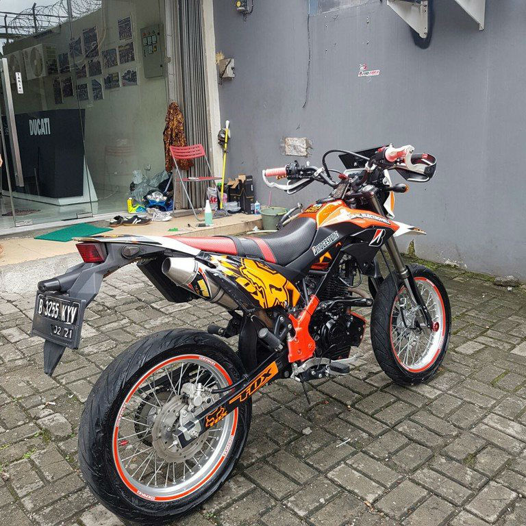 kawasaki_klx_150_orange_tahun_2016_istimewa_9161553_14764324077