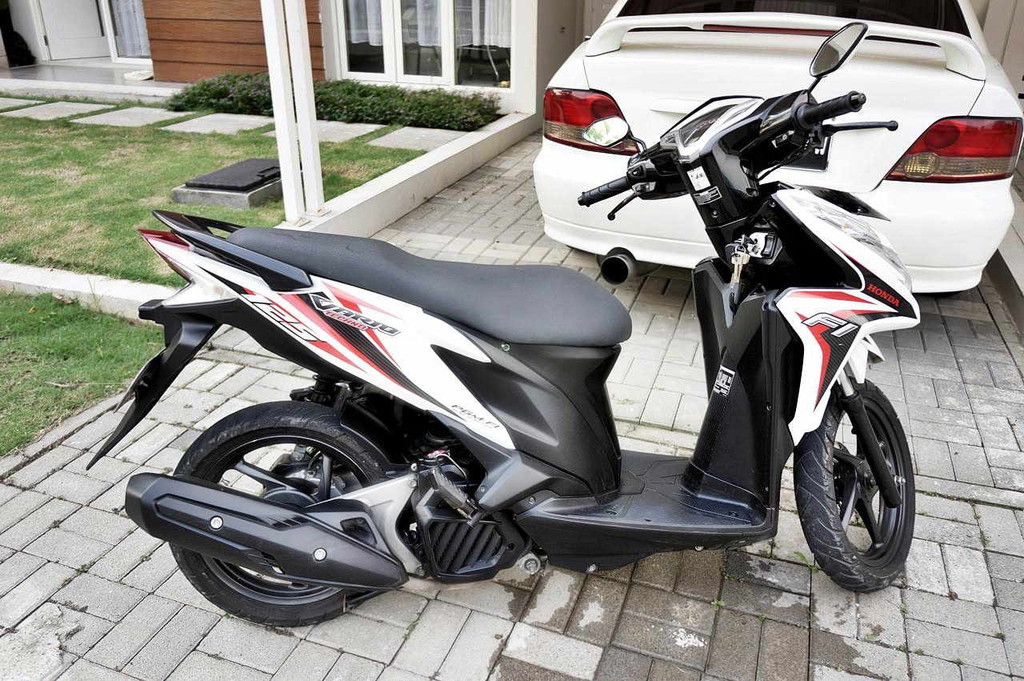 bandung__honda_vario_f1_putih_125cc_2014_mulus_sekali_392973_1469796878