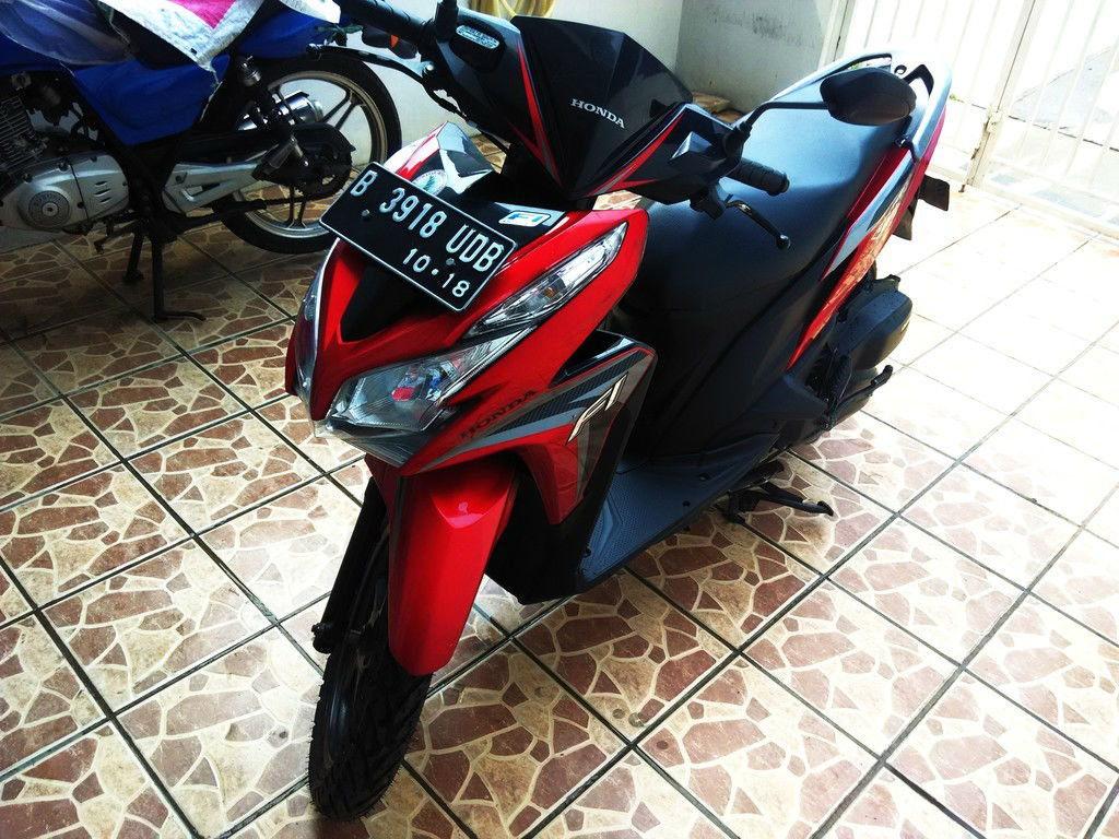 honda_red_vario_techno_fi_125_cc_2013_1124712_1447230884