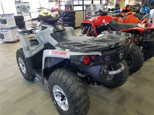 2016 Can-Am™ Outlander 570 DPS (3)