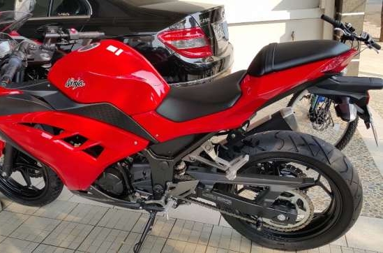 216476647_5_644x461_kawasaki-ninja-250-cc-f1-tahun-2013-merah-msih-sprti-baru-jakarta-dki