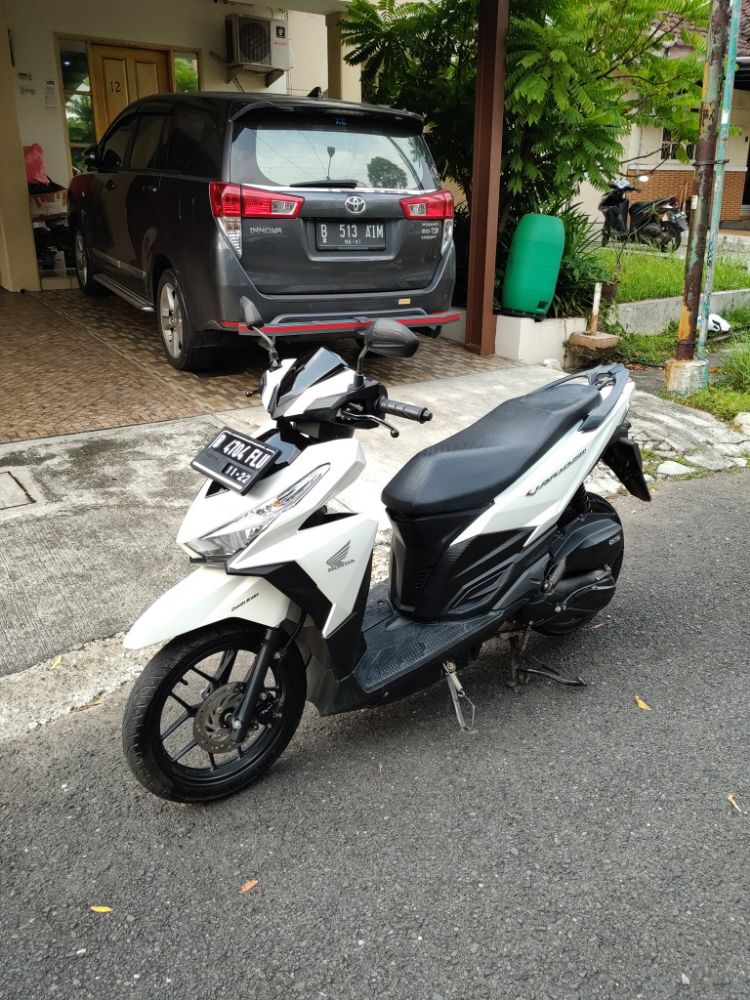 vario depan kiri