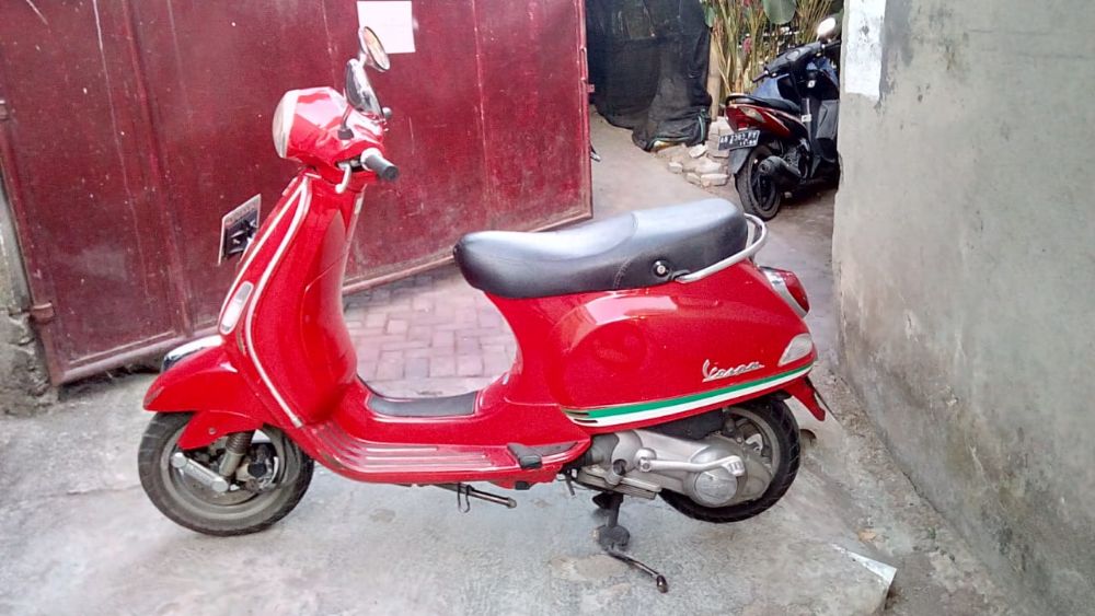 vespa merah 6