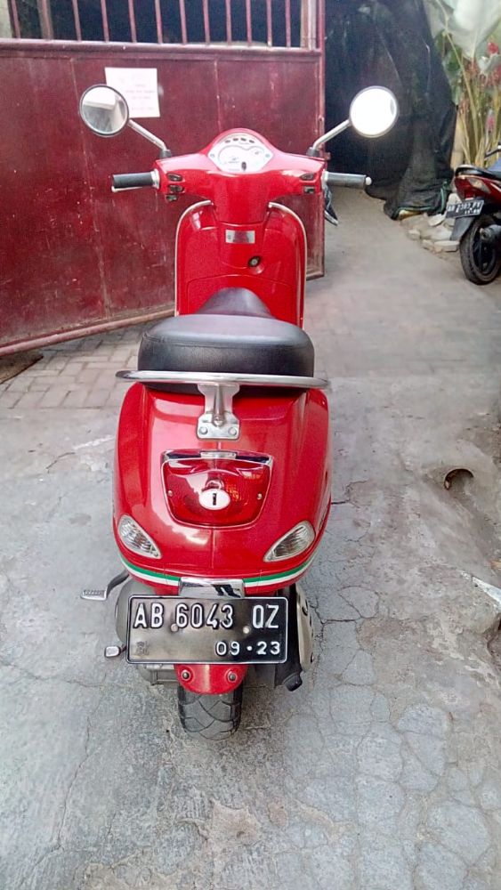 vespa merah 2